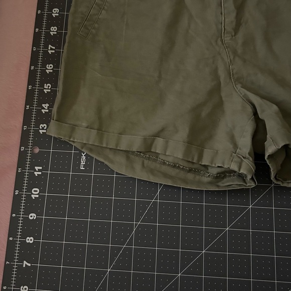 Forever 21 Green Relaxed Fit Shorts - Picture 2 of 5